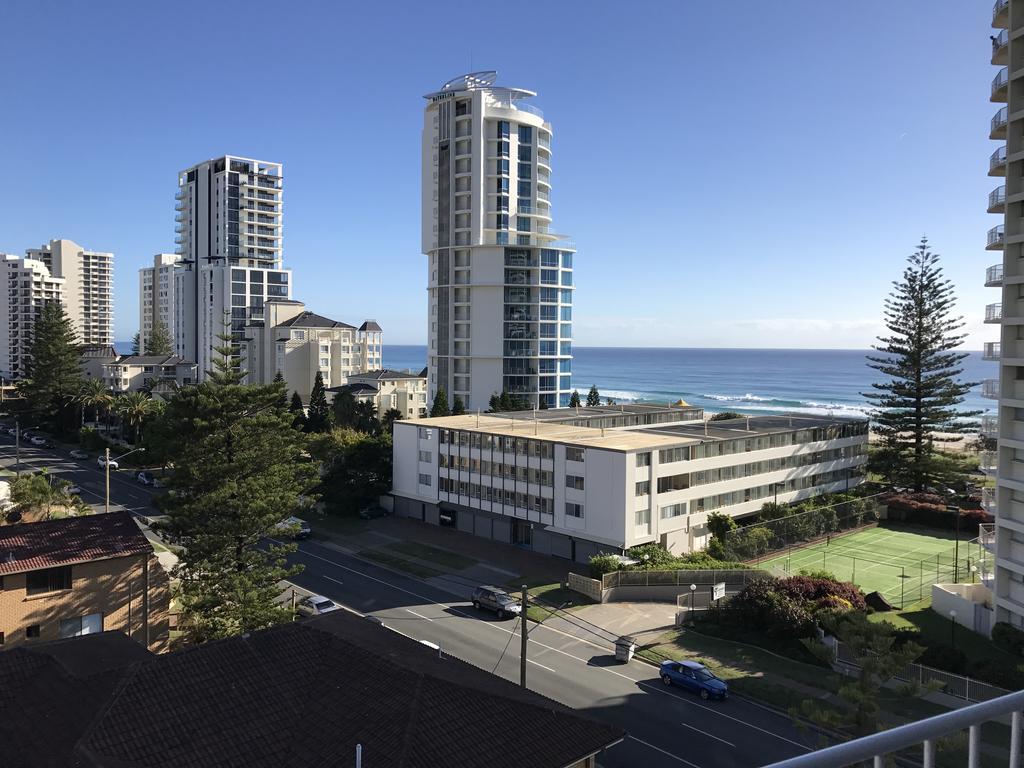 Queensleigh Holiday Apartments Broadbeach Exterior photo